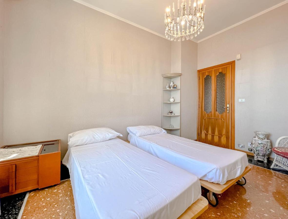 Grande Appartamento Vista Mare Вараце Екстериор снимка